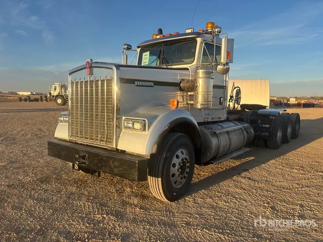 2013 Kenworth W900 8x6 Tri/A Day Cab Truck Tractor