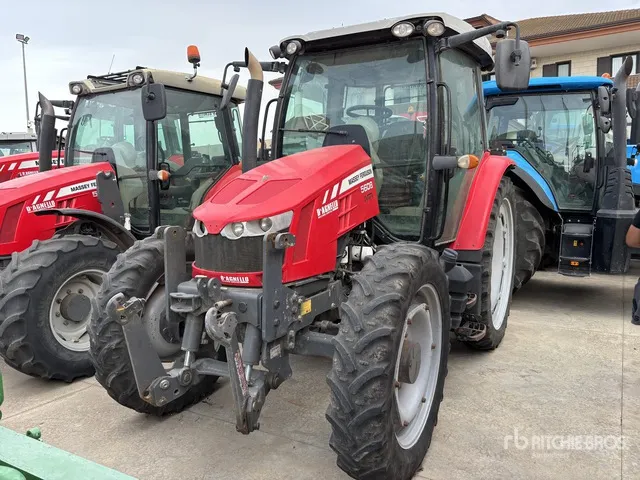 2017 Massey Ferguson 5608 Dyna-4 4WD Tractor