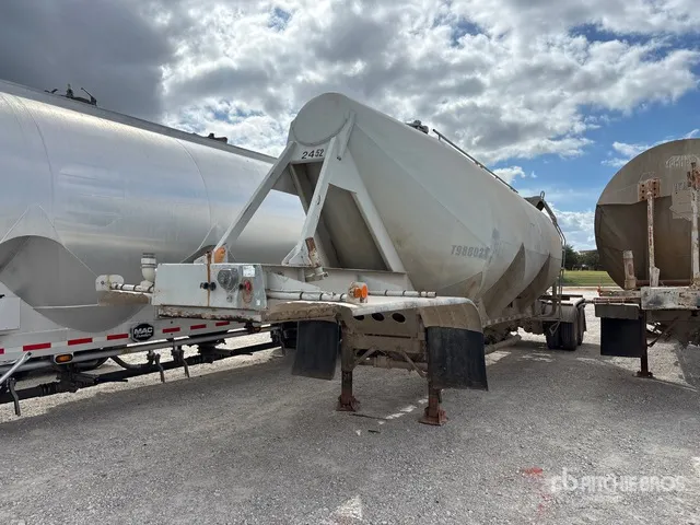 1980 T/A Pneumatic Bulk Trailer