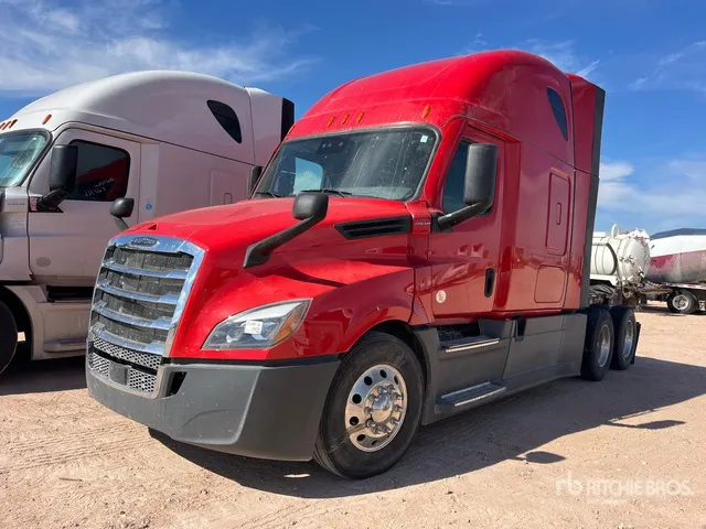 2021 Freightliner Cascadia 126 6x4 T/A Sleeper Truck Tractor
