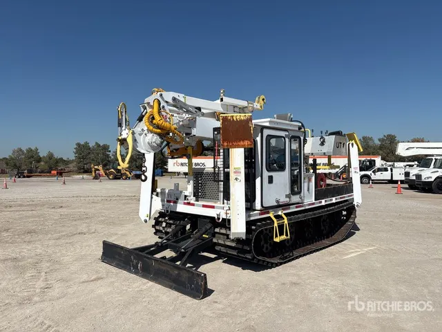 UTV Achiever Crawler Carrier Digger Derrick