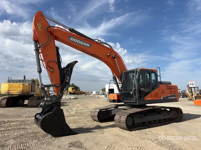 2017 Doosan DX225LC-5 Tracked Excavator