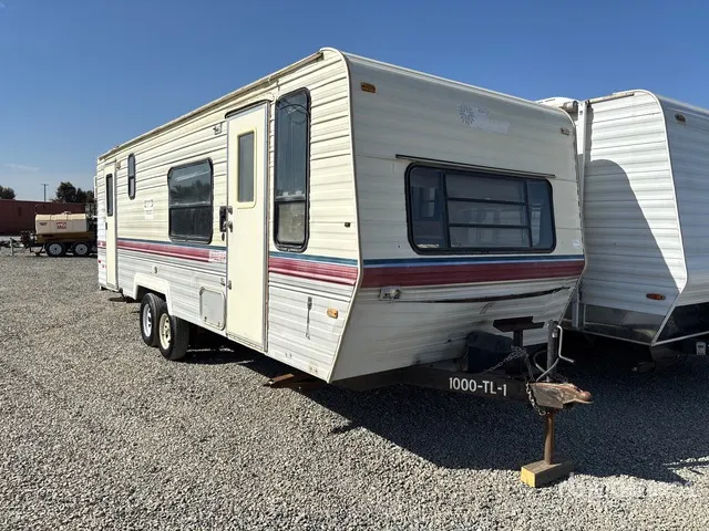 1990 24 ft T/A Travel Trailer