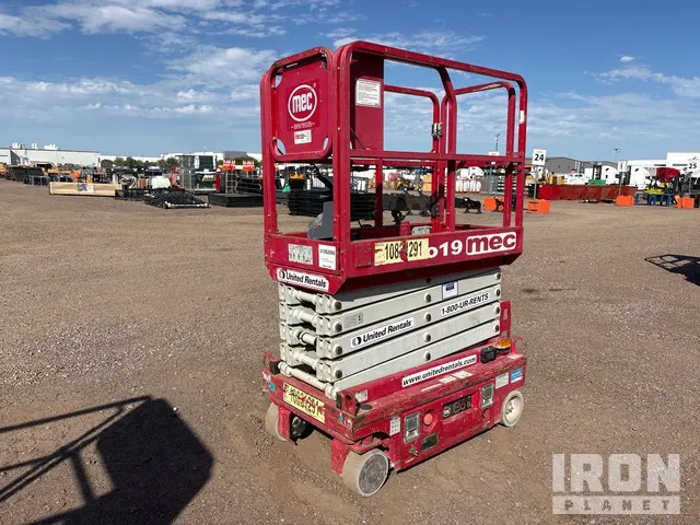 2018 MEC MICRO 19 Electric Scissor Lift