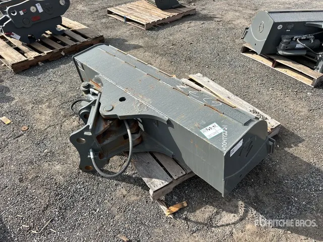 61 in Cleanup Excavator Bucket