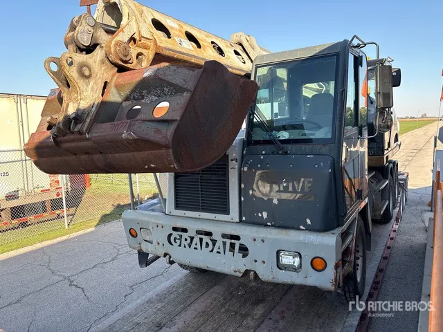 2010 Gradall XL 4100 Series II Highway Wheeled Excavator