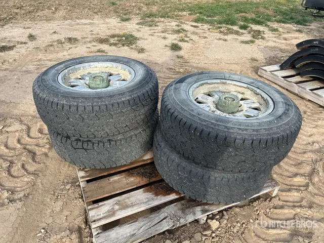 Quantity of (4) Rovelo LT275/70R18 Tires