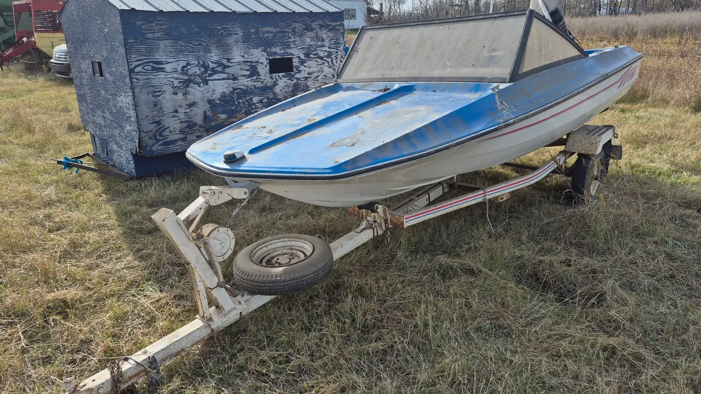 14' FIBERGLASS PRO ALCAN BOAT & 1976 TRAILER