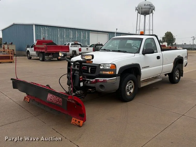 2004 GMC Sierra 2500HD pickup truck