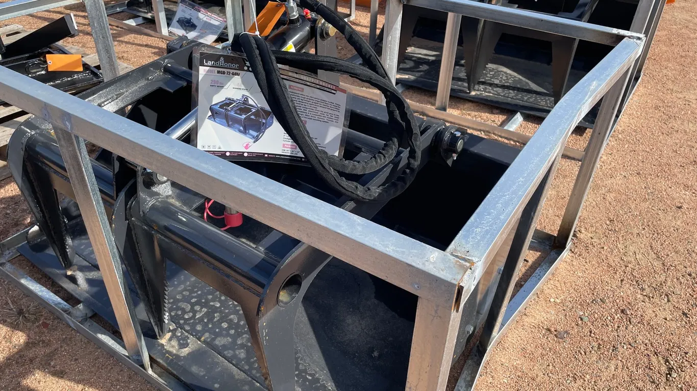 LandHonor Mini Skid Steer Grapple Bucket Attachment