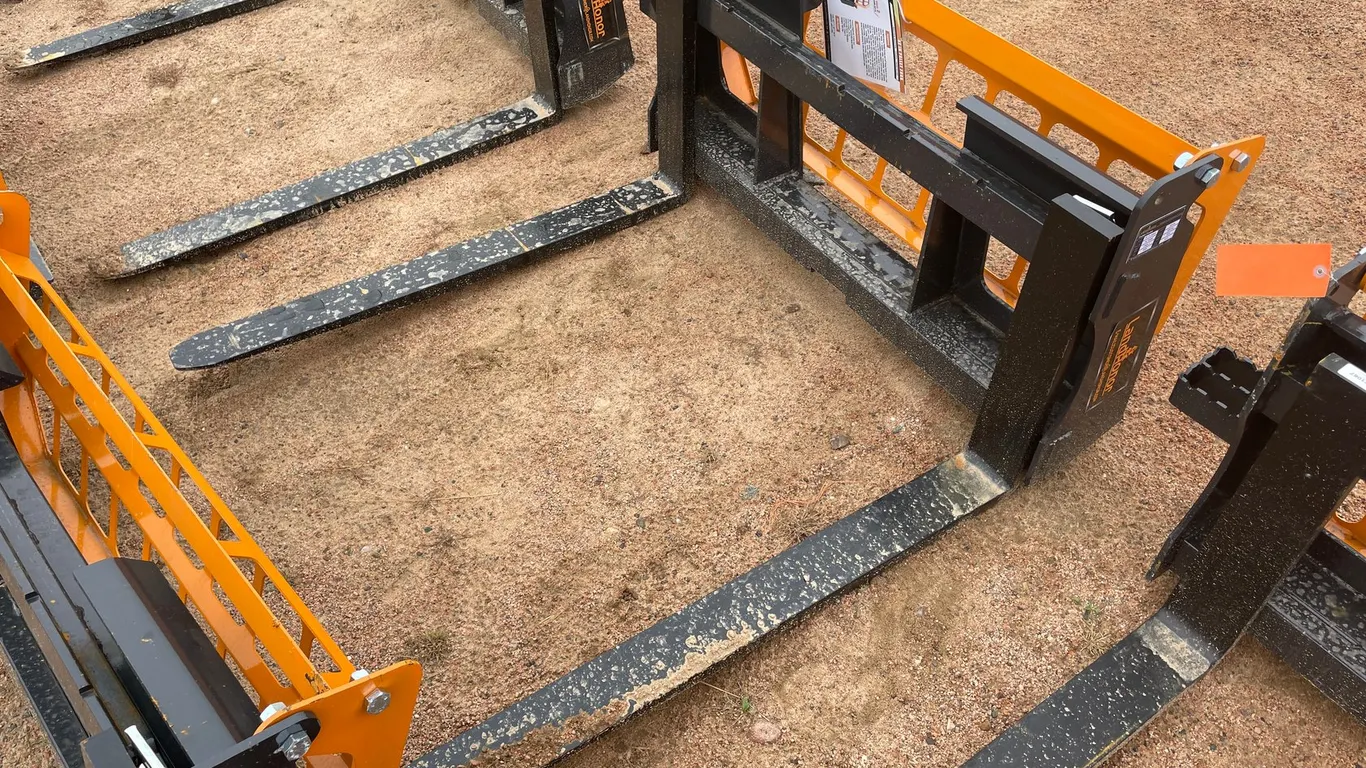 LandHonor Skid Steer Pallet Fork Attachment