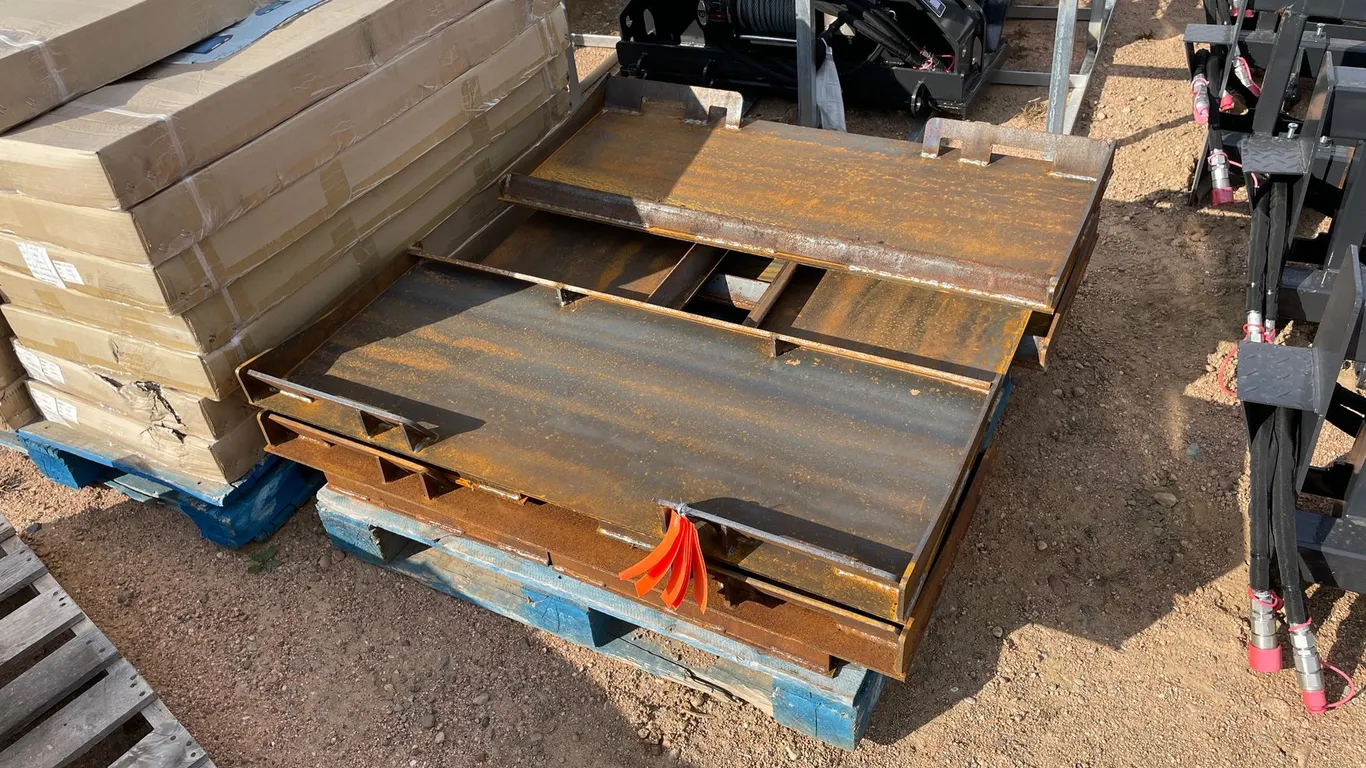 LandHonor Skid Steer Universal Adapter Plate