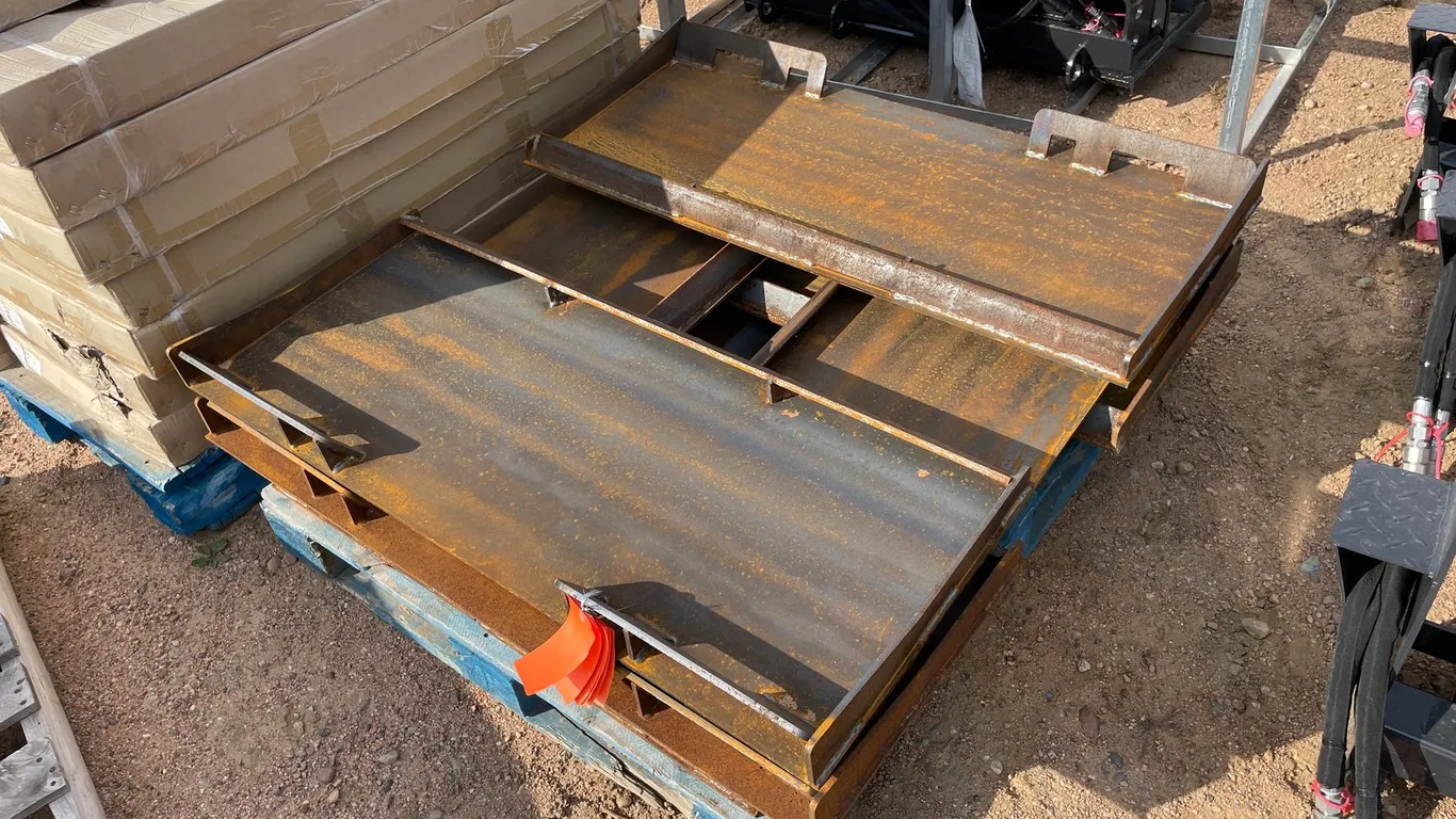 LandHonor Skid Steer Universal Adapter Plate