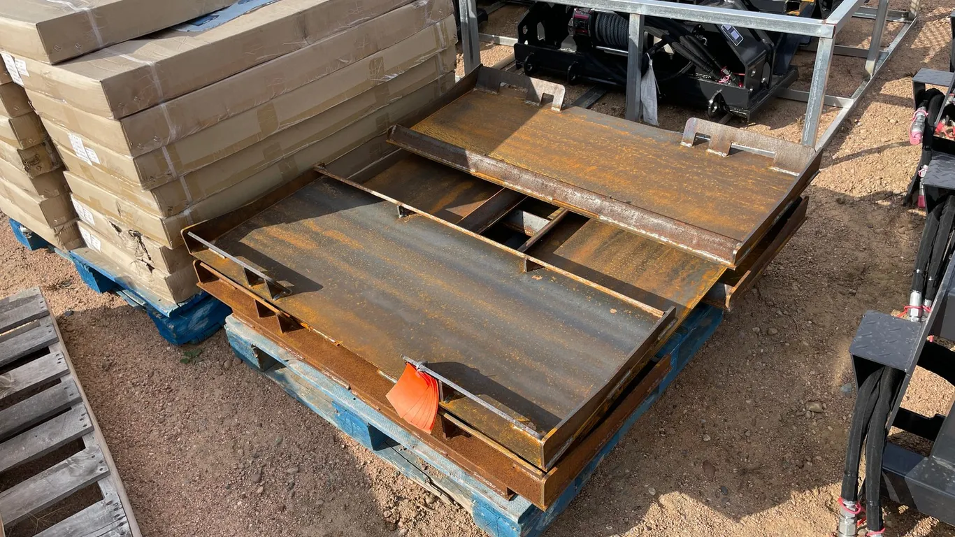 LandHonor Skid Steer Universal Adapter Plate