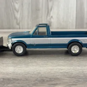 Ertl Plow Truck, 8”L