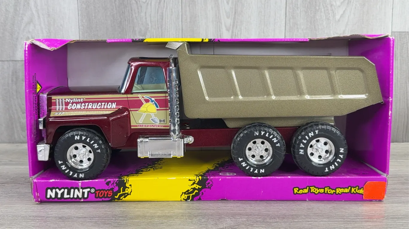 Nylint Construction #17 Dump Truck, 16"