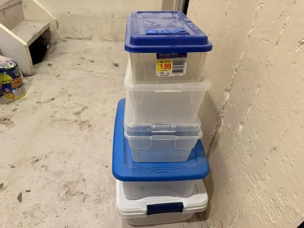 Assorted storage totes (5)