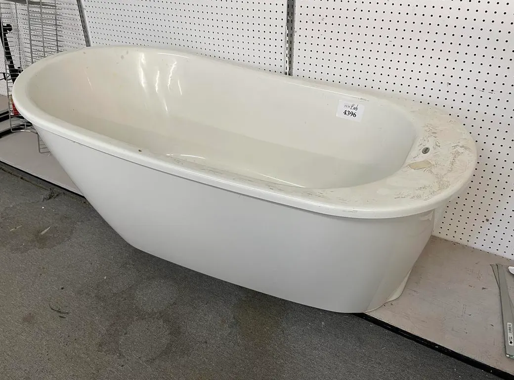MAAX Free Standing Bathtub