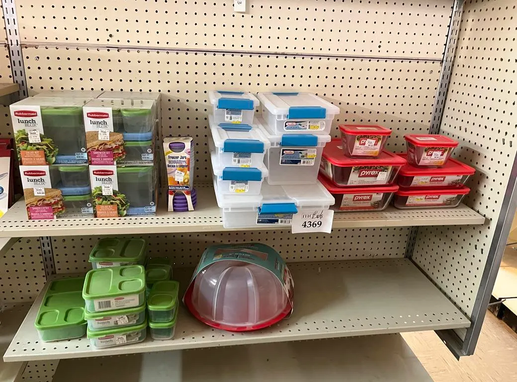 Storage Containers Including Lunch Blox, Freezer Jars, Pyrex Simply Store & Cake Keeper