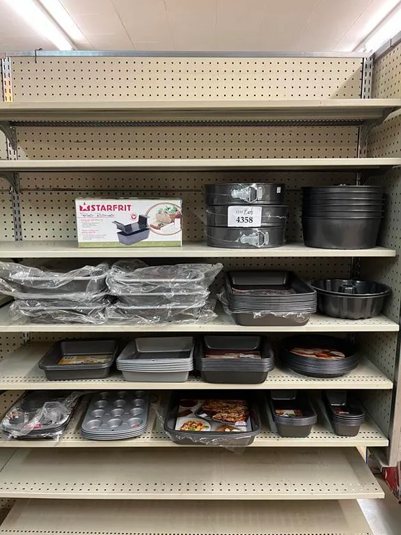Large Assortment of Bakeware