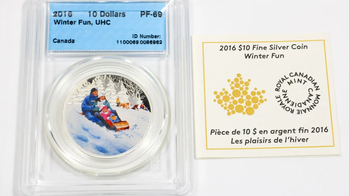 2016 CANADA $10 WINTER FUN 1/2OZ FINE SILVER