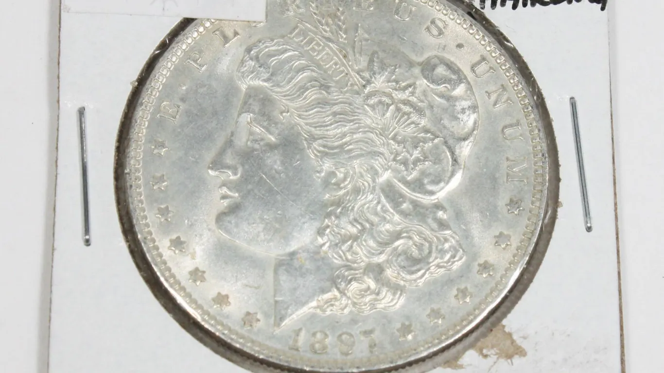 1897 MORGAN SILVER DOLLAR. UNITED STATES MINT