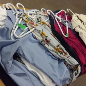 TOTE C/W SWEATERS, SHIRTS, ETC (MOSTLY SIZE MEDIUM)