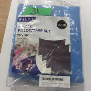 STORE RETURN (AS IS):  4 QUEEN SIZE PILLOW CASES