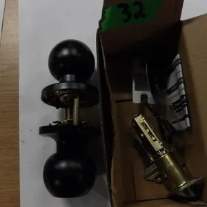 NEW:  DOOR LOCK ASSEMBLY (WITH KEYS)