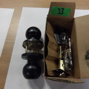 NEW:  DOOR LOCK ASSEMBLY (WITH KEYS)