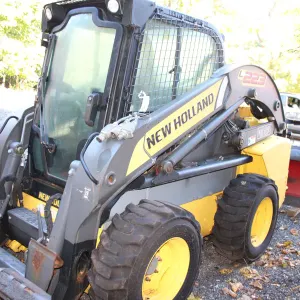 2013 New Holland L223 Vertical Lift Skid Steer