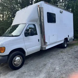 2004 Ford Econoline  Box Truck