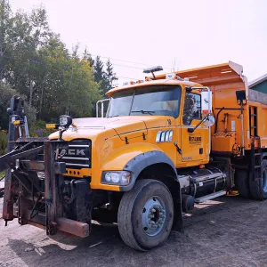2009 Mack  GU713 Granite All Season Dump & Plow Truck