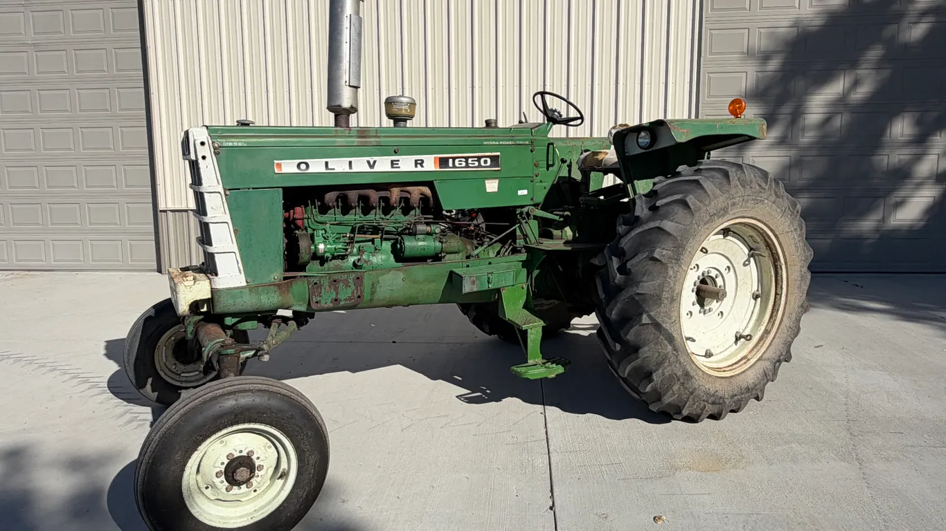 1967 Oliver 1650 Tractor - Diesel