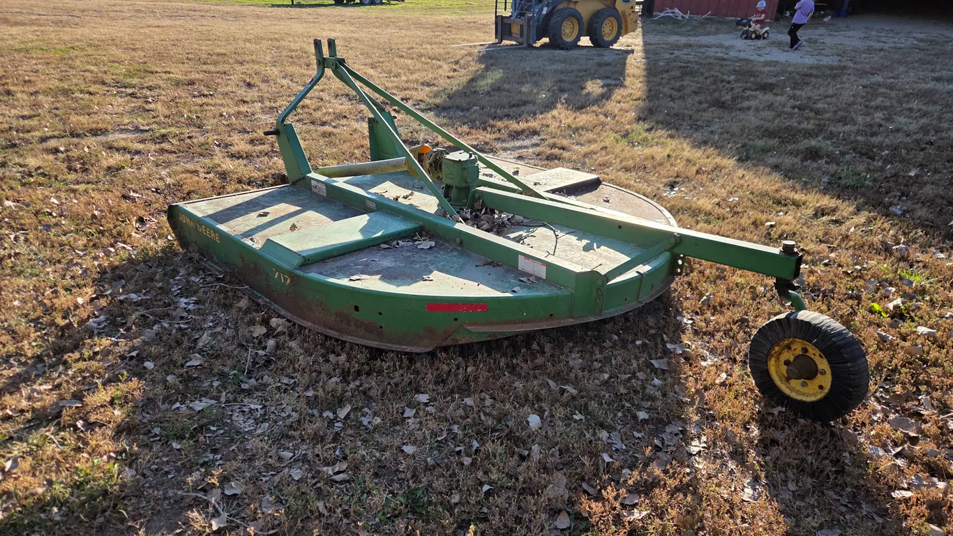 John Deere 717 Rotary Mower - 7FT