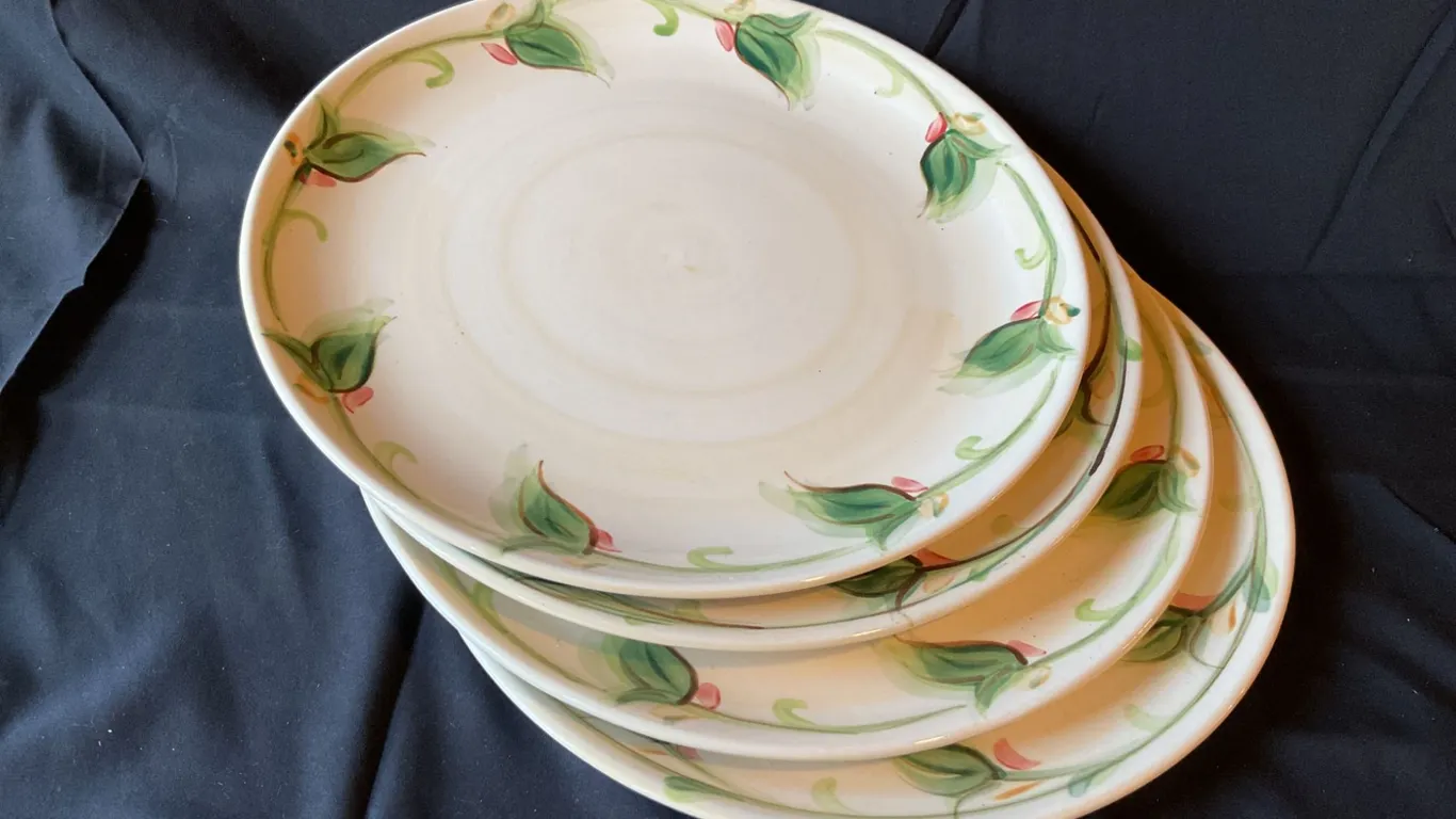 Four Gail Pittman Hand-Painted Ceramic Dinner Plates
