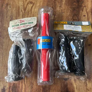 Lot of 3 pairs of grips