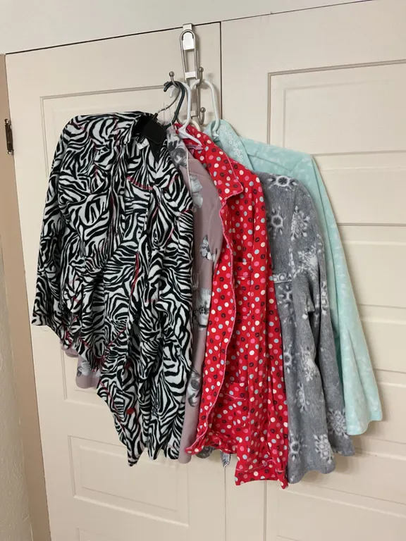 5 Women’s Size Large Pajama Sets in Varied Patterns