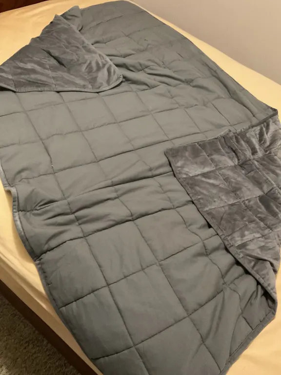 Weighted Gray Blanket with Polyester Filling and Velvety Texture