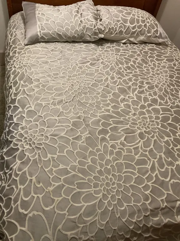 Silk-Like Floral Bedspread with Two Pillowcases