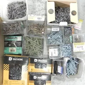 LOT OF ASSORTED NAILS
