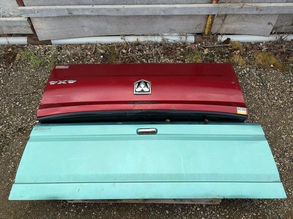 Dodge 1500 Tailgate & Green Tailgate