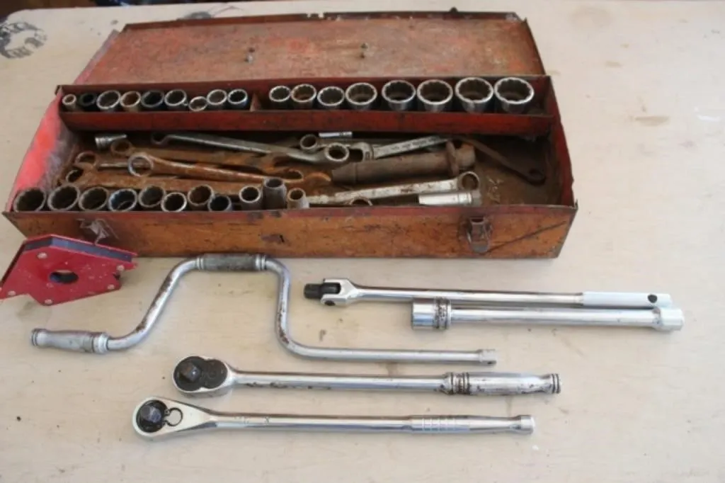 Sockets, Ratchets, Extensions & Wrenches