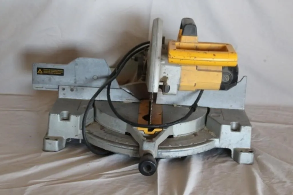 Dewalt DW705 12" Compound Miter Saw