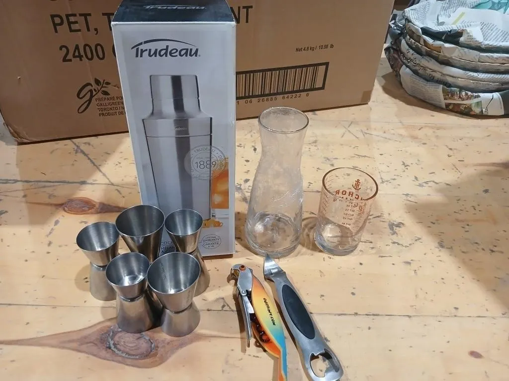 Box assorted Bar supplies, Cocktail shaker,