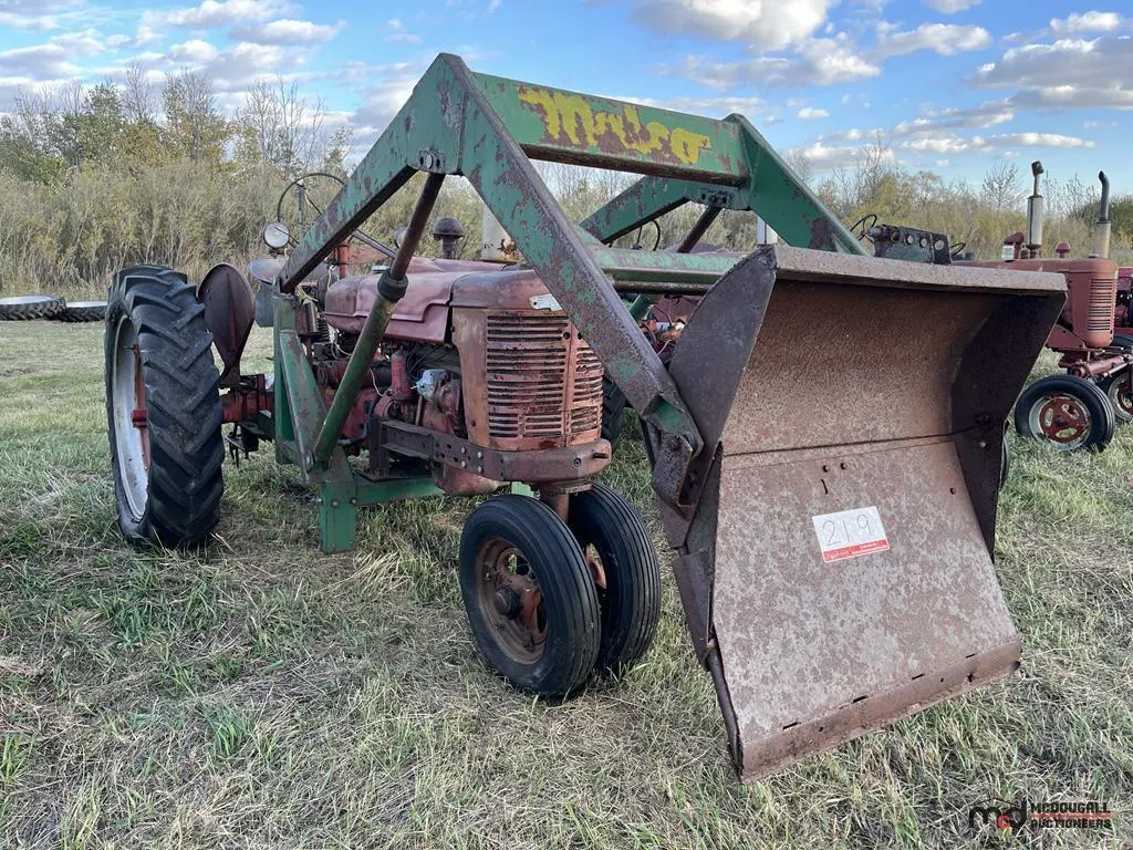 International Harvester Farmall H Tractor with Loader (Non-Runnner)
UNRESERVED