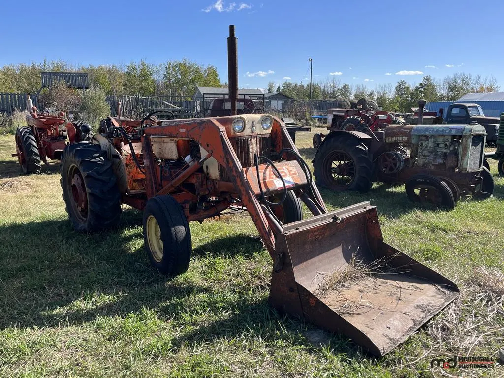 Case 610-B Tractor with Case 600 Loader (Non-Runner)
UNRESERVED