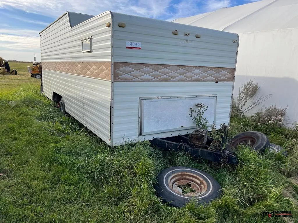 Glider T/A Travel Trailer Body
UNRESERVED