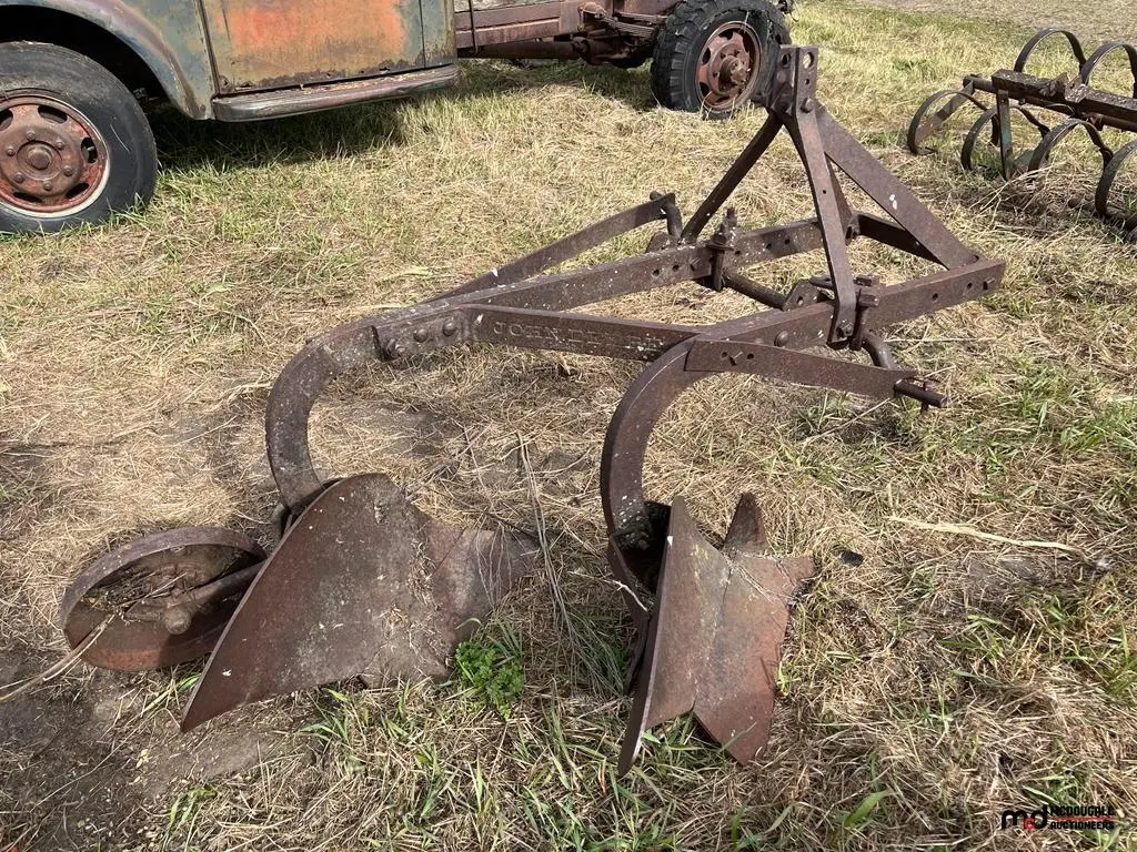 John Deere 2-Bottom 3-Point Plow
UNRESERVED