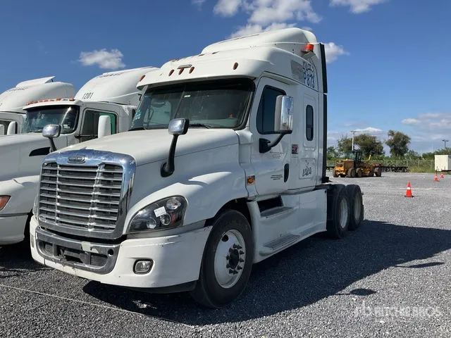 2018 Freightliner Cascadia 125 6x4 Tractocamion con Dormitorio / T/A Sleeper Truck Tractor